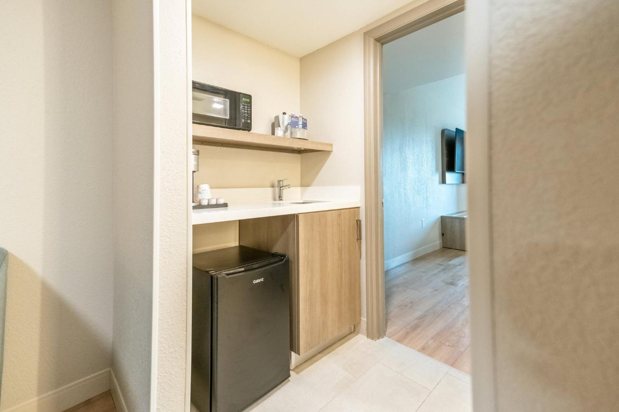Holiday Inn Express Hotel & Suites Cocoa Beach By Ihg Екстер'єр фото
