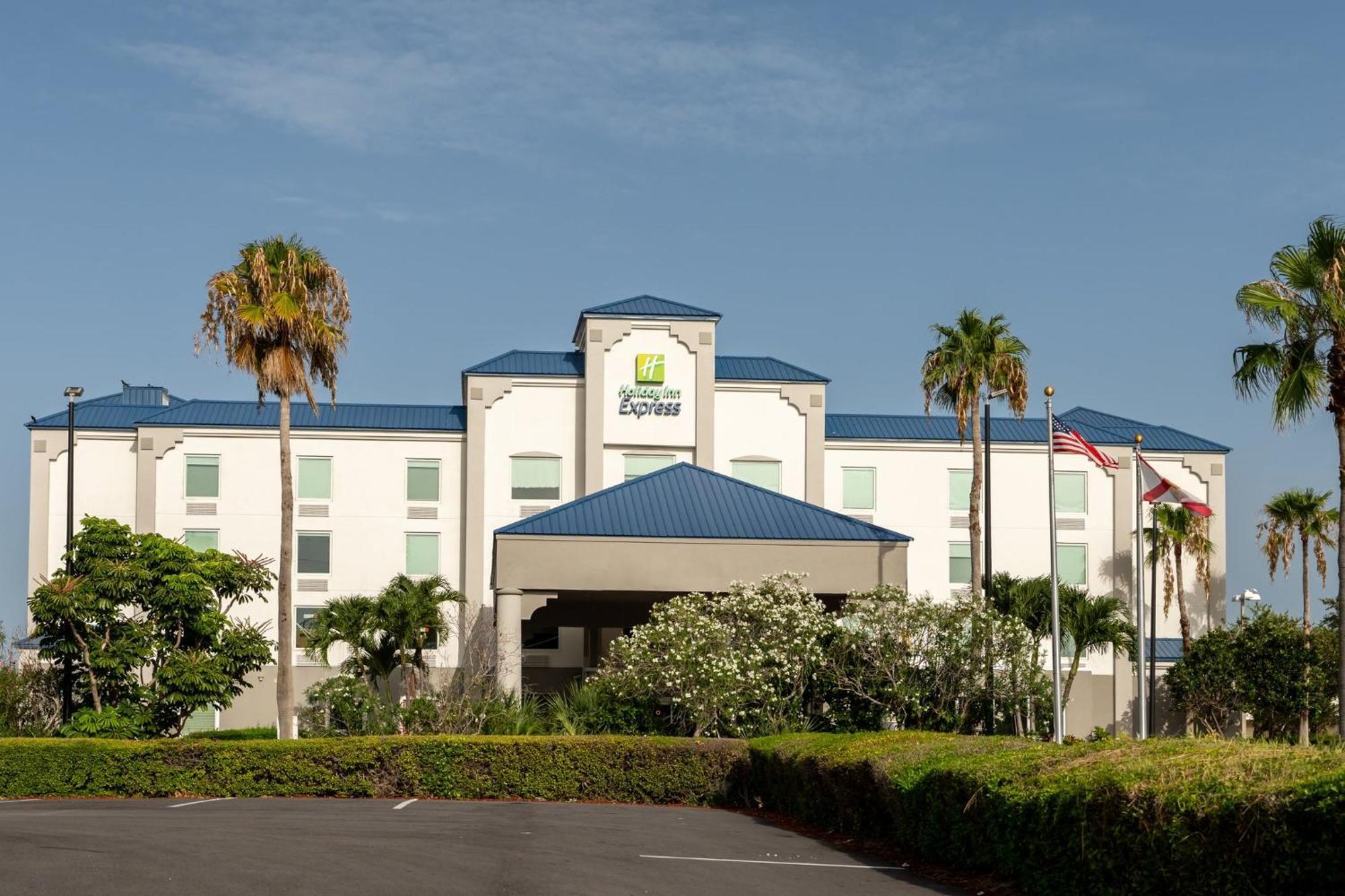 Holiday Inn Express Hotel & Suites Cocoa Beach By Ihg Екстер'єр фото