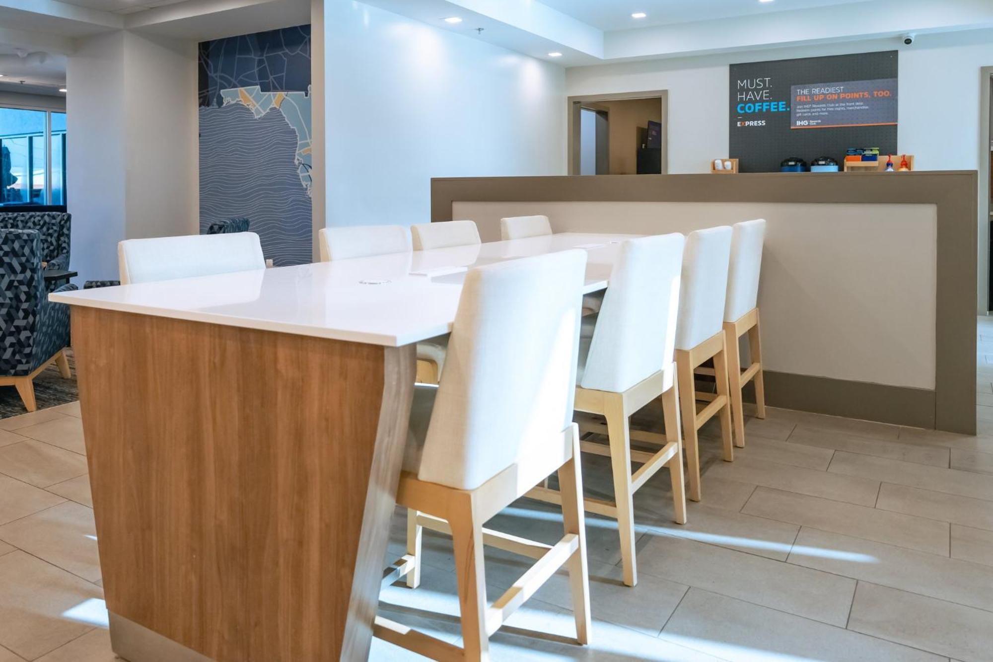 Holiday Inn Express Hotel & Suites Cocoa Beach By Ihg Екстер'єр фото