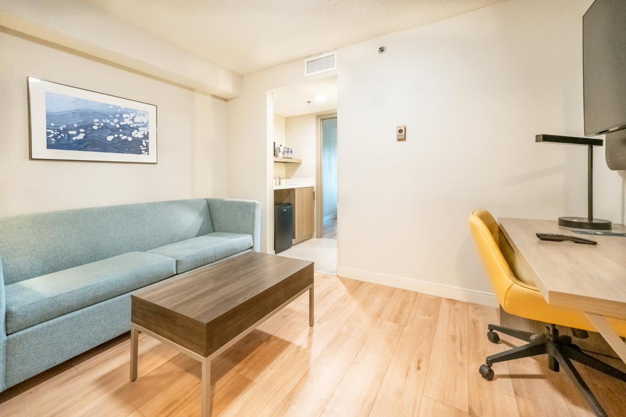 Holiday Inn Express Hotel & Suites Cocoa Beach By Ihg Екстер'єр фото