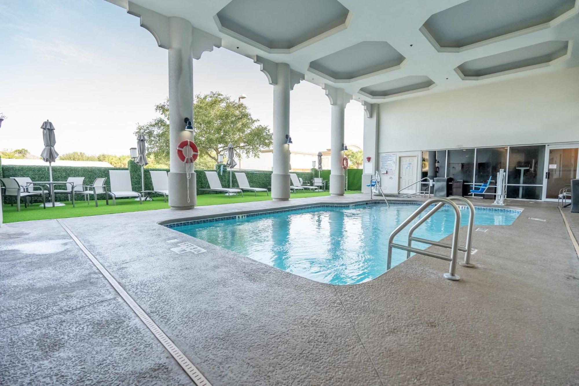 Holiday Inn Express Hotel & Suites Cocoa Beach By Ihg Екстер'єр фото